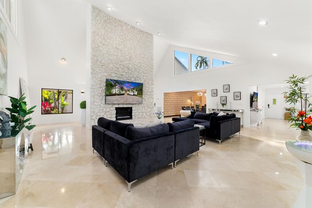 12677 Pineacre Lane, Wellington, FL 33414