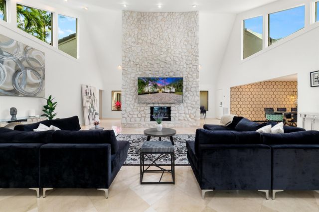 12677 Pineacre Lane, Wellington, FL 33414