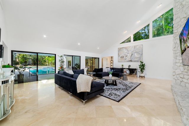 12677 Pineacre Lane, Wellington, FL 33414