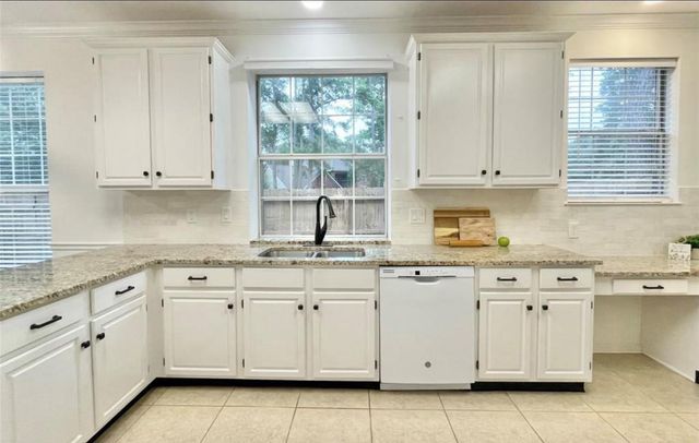 8 Greentwig Place, The Woodlands, TX 77381