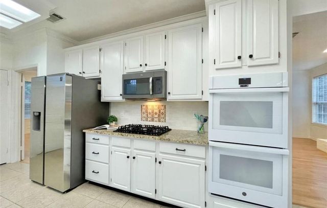 8 Greentwig Place, The Woodlands, TX 77381