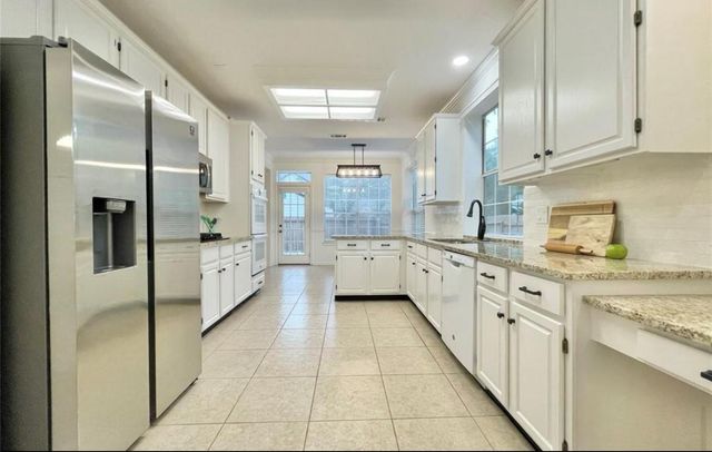 8 Greentwig Place, The Woodlands, TX 77381