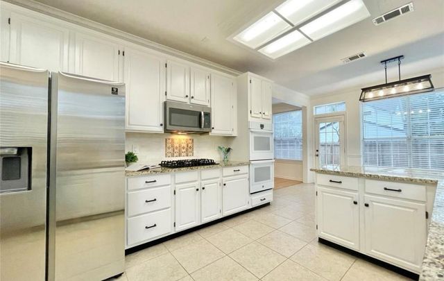 8 Greentwig Place, The Woodlands, TX 77381