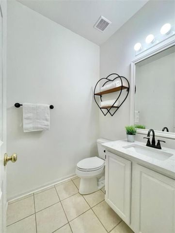 8 Greentwig Place, The Woodlands, TX 77381