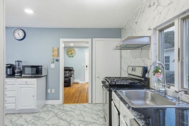 20 Bell St, Quincy, MA 02169
