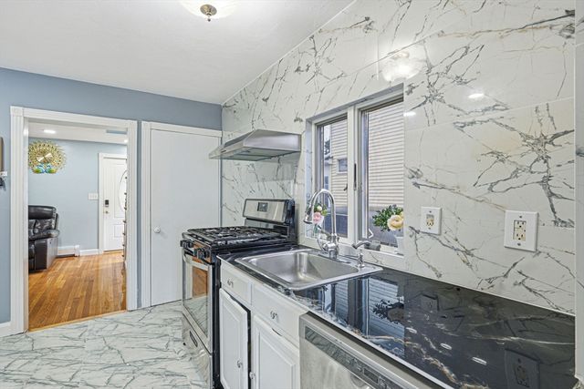 20 Bell St, Quincy, MA 02169
