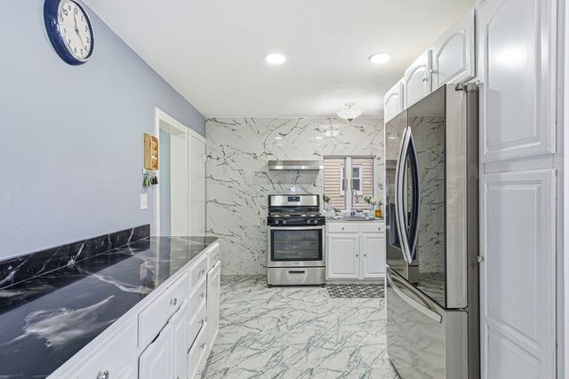 20 Bell St, Quincy, MA 02169