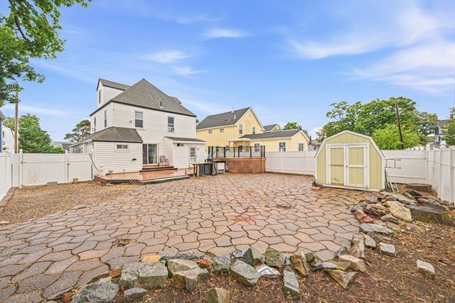 20 Bell St, Quincy, MA 02169