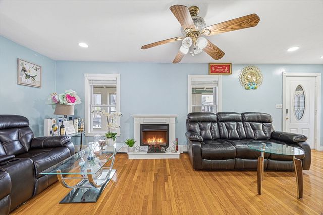 20 Bell St, Quincy, MA 02169