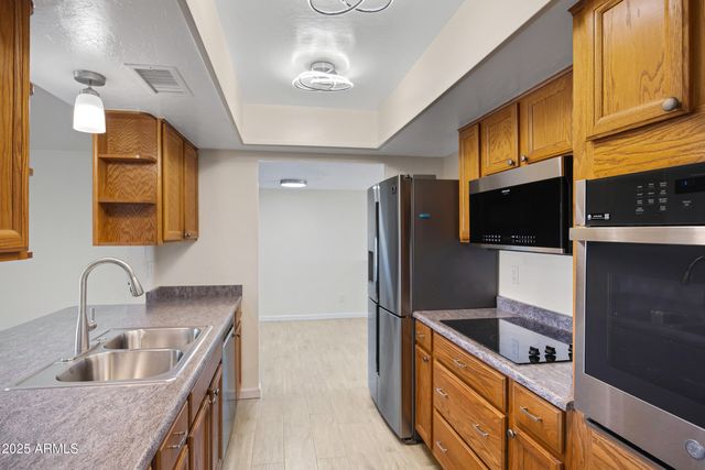 5032 W MORTEN Avenue, Glendale, AZ 85301