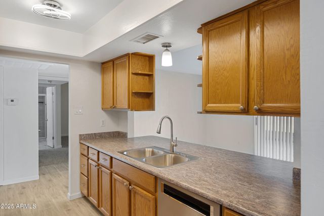 5032 W MORTEN Avenue, Glendale, AZ 85301