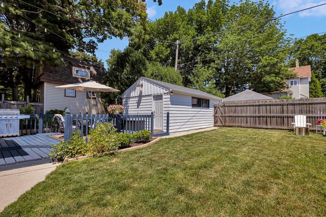 4632 N Bartlett AVENUE, Whitefish Bay, WI 53211