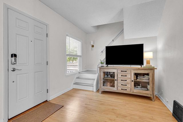 4632 N Bartlett AVENUE, Whitefish Bay, WI 53211