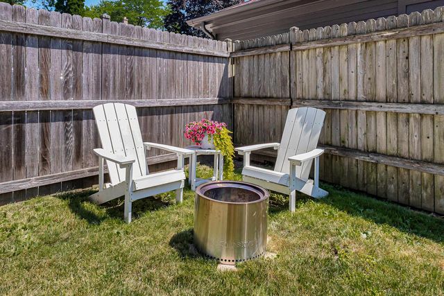 4632 N Bartlett AVENUE, Whitefish Bay, WI 53211