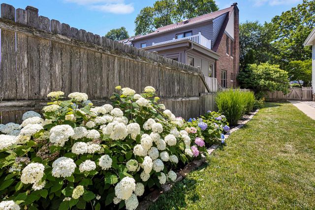 4632 N Bartlett AVENUE, Whitefish Bay, WI 53211