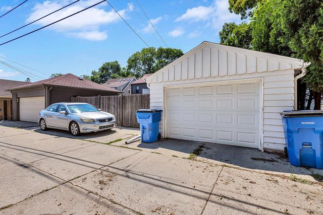 4632 N Bartlett AVENUE, Whitefish Bay, WI 53211