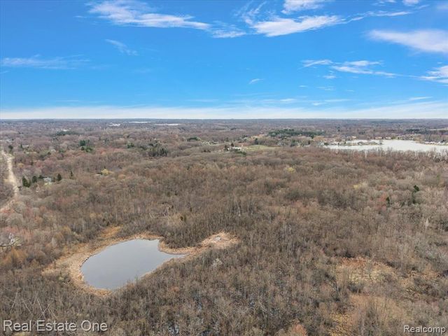 1109 Castlewood Street, White Lake, MI 48386