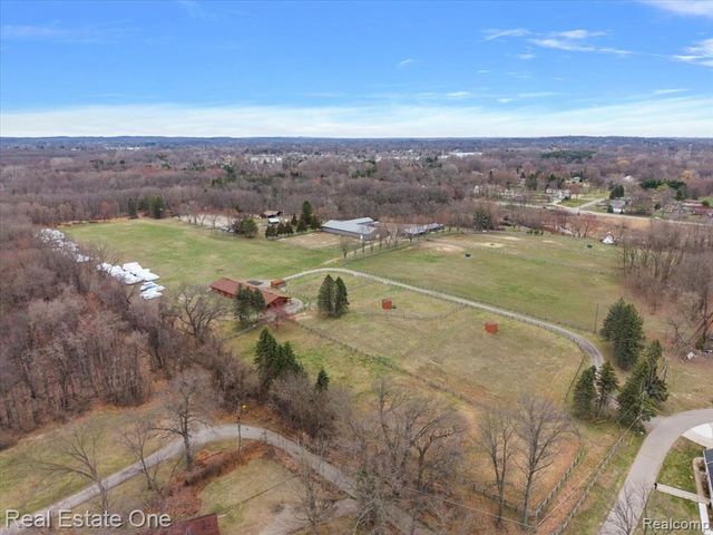 1109 Castlewood Street, White Lake, MI 48386