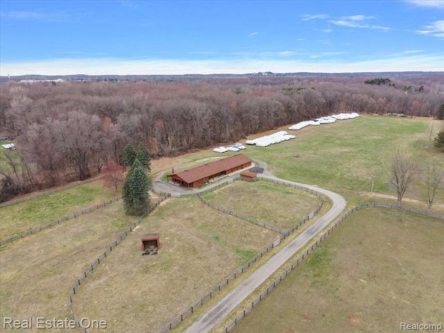 1109 Castlewood Street, White Lake, MI 48386