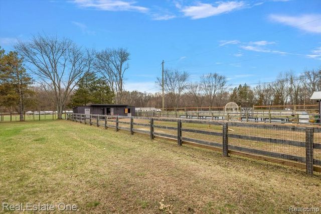 1109 Castlewood Street, White Lake, MI 48386
