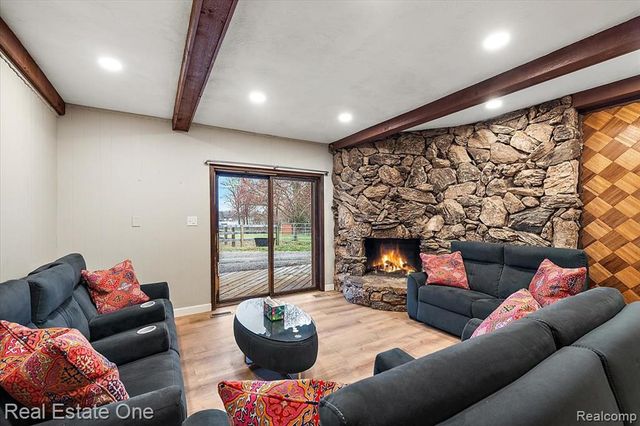 1109 Castlewood Street, White Lake, MI 48386
