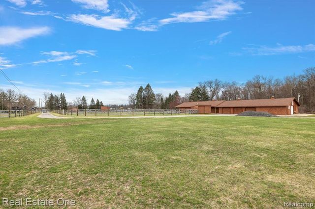 1109 Castlewood Street, White Lake, MI 48386