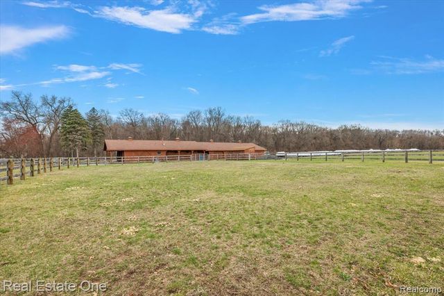 1109 Castlewood Street, White Lake, MI 48386