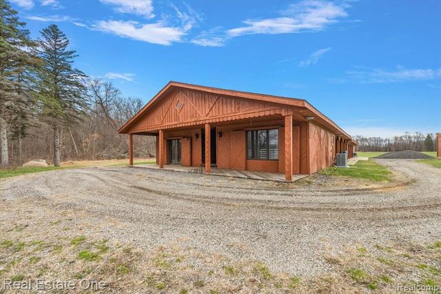 1109 Castlewood Street, White Lake, MI 48386
