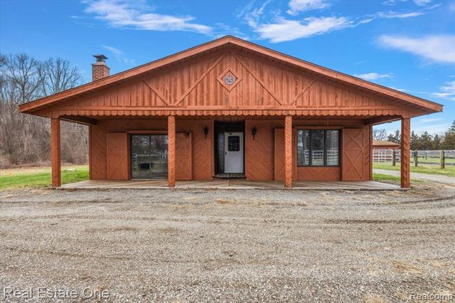 1109 Castlewood Street, White Lake, MI 48386