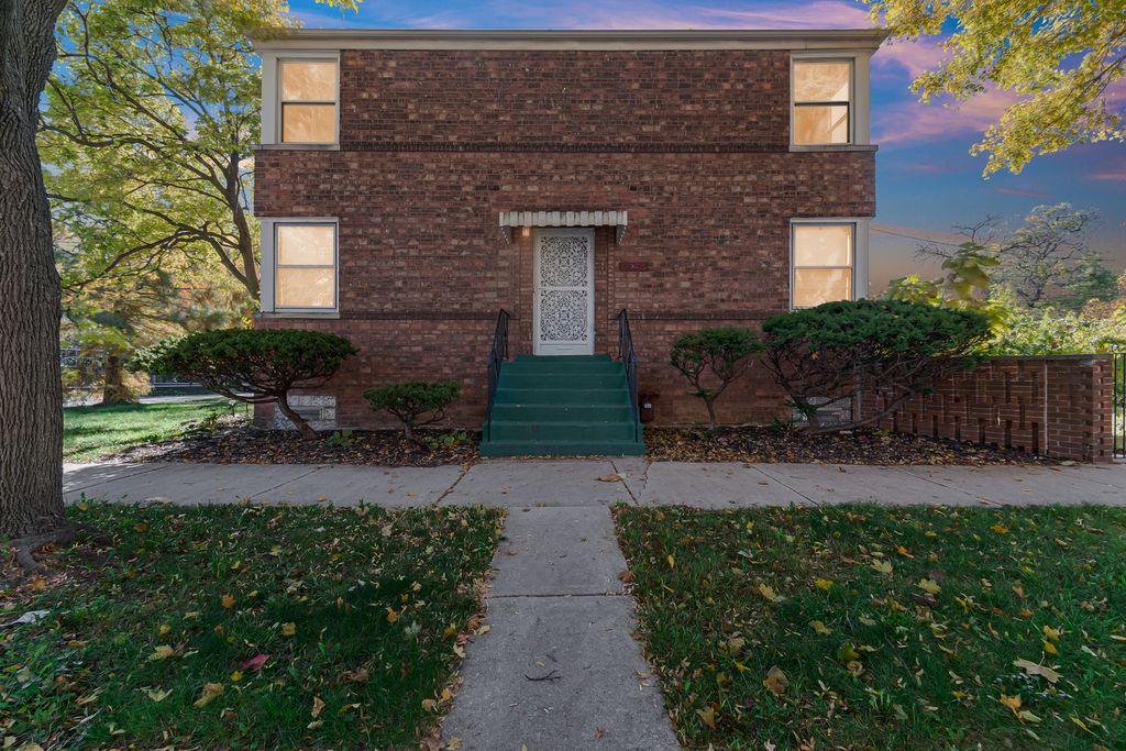 8900 S Dauphin Avenue, Chicago, IL 60619