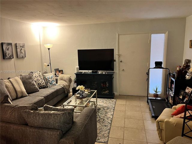 5501 SW 77th Court 102C, Miami, FL 33155