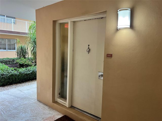 5501 SW 77th Court 102C, Miami, FL 33155