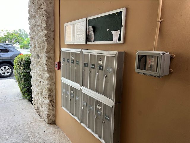5501 SW 77th Court 102C, Miami, FL 33155