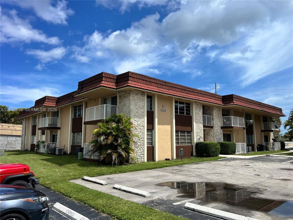 5501 SW 77th Court 102C, Miami, FL 33155