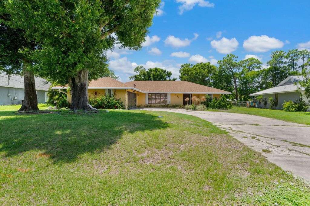 519 SE Calmoso Drive, Port St Lucie, FL 34983