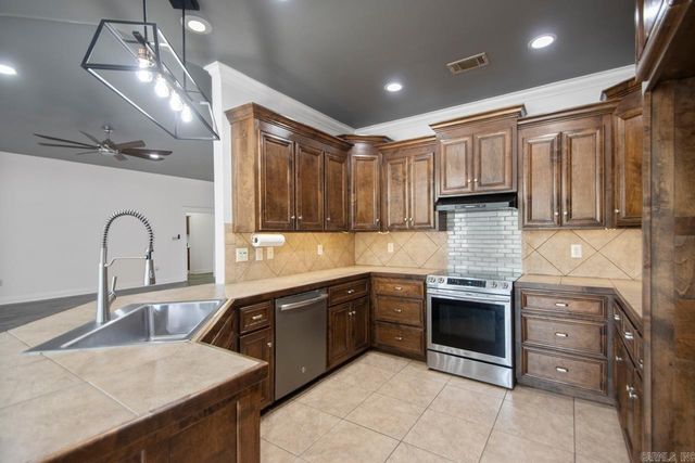 1250 Edge Valley Drive, Conway, AR 72032