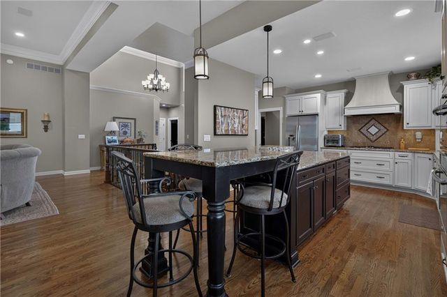 5248 W 115TH Terrace, Leawood, KS 66211