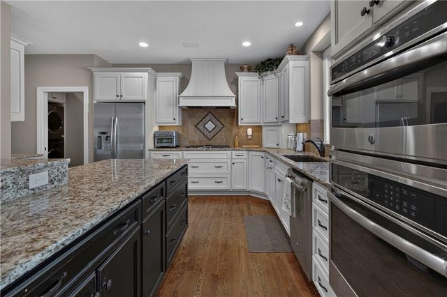 5248 W 115TH Terrace, Leawood, KS 66211