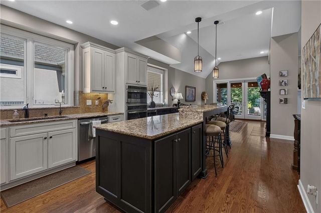 5248 W 115TH Terrace, Leawood, KS 66211