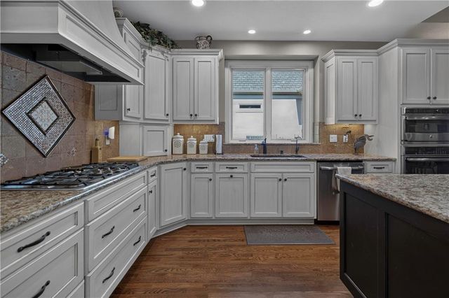5248 W 115TH Terrace, Leawood, KS 66211