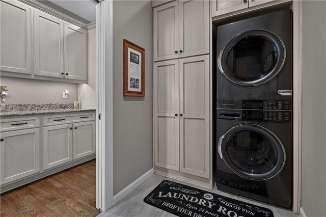 5248 W 115TH Terrace, Leawood, KS 66211