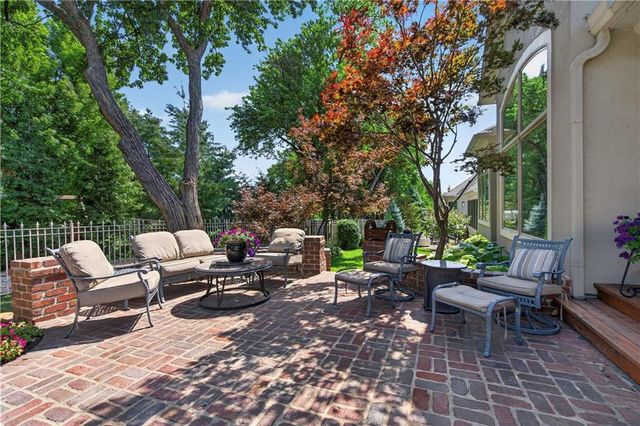 5248 W 115TH Terrace, Leawood, KS 66211