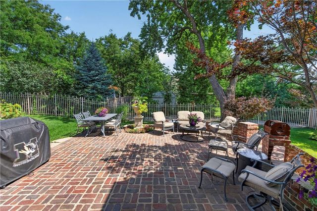5248 W 115TH Terrace, Leawood, KS 66211