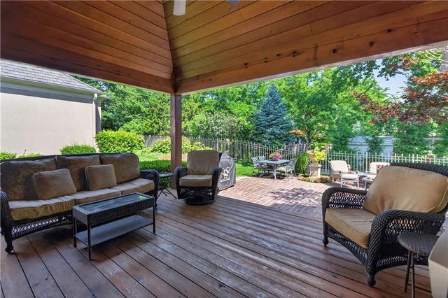 5248 W 115TH Terrace, Leawood, KS 66211
