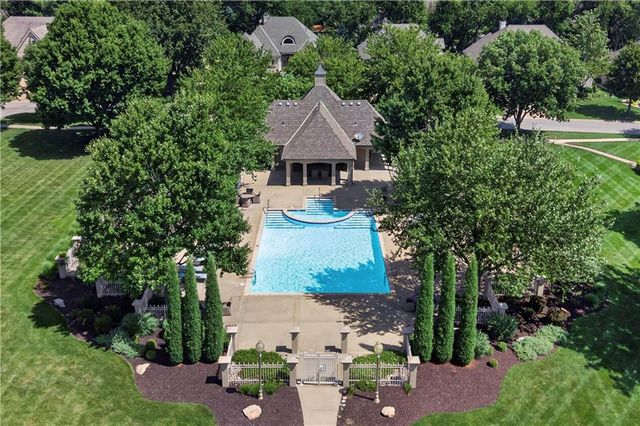 5248 W 115TH Terrace, Leawood, KS 66211