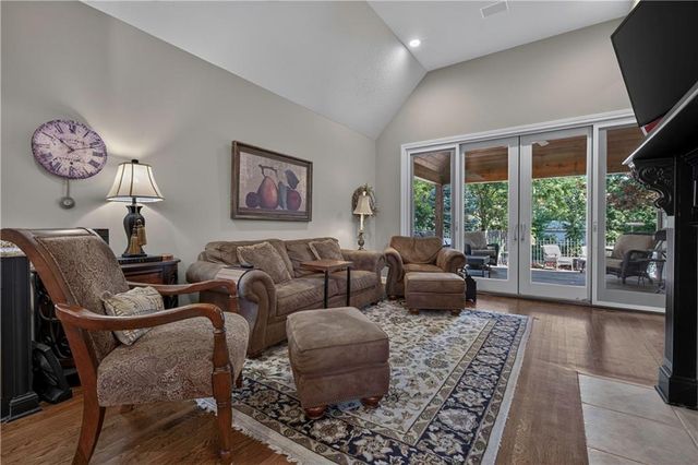 5248 W 115TH Terrace, Leawood, KS 66211