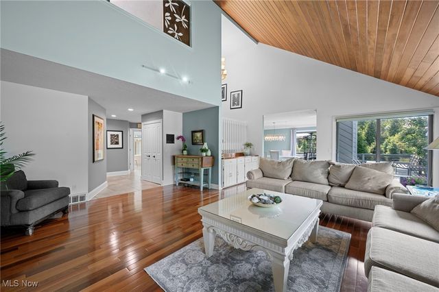 30907 Arlington Circle, Bay Village, OH 44140