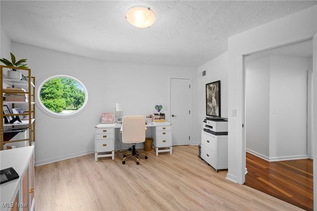 30907 Arlington Circle, Bay Village, OH 44140