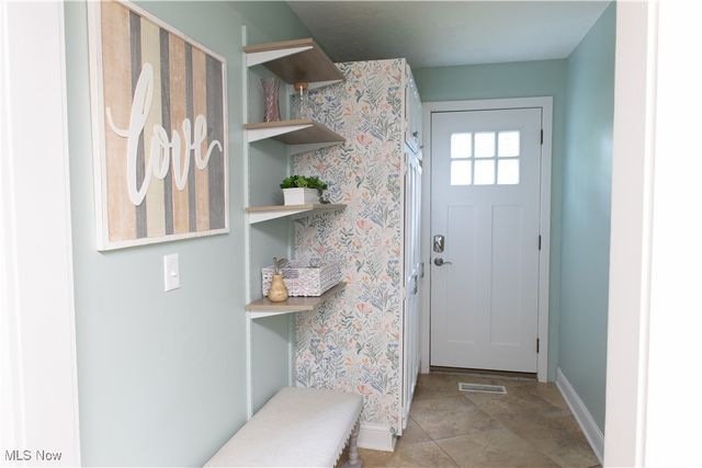 30907 Arlington Circle, Bay Village, OH 44140