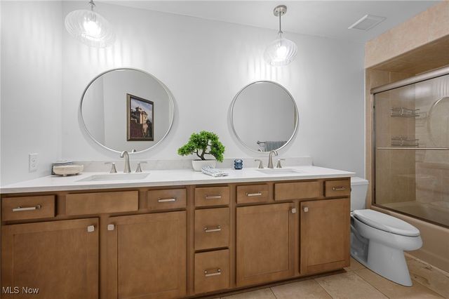 30907 Arlington Circle, Bay Village, OH 44140